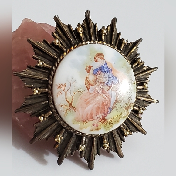 Vintage fragonard art 60's Victorian porcelain courting couple brooch pin pearls - Picture 3 of 10